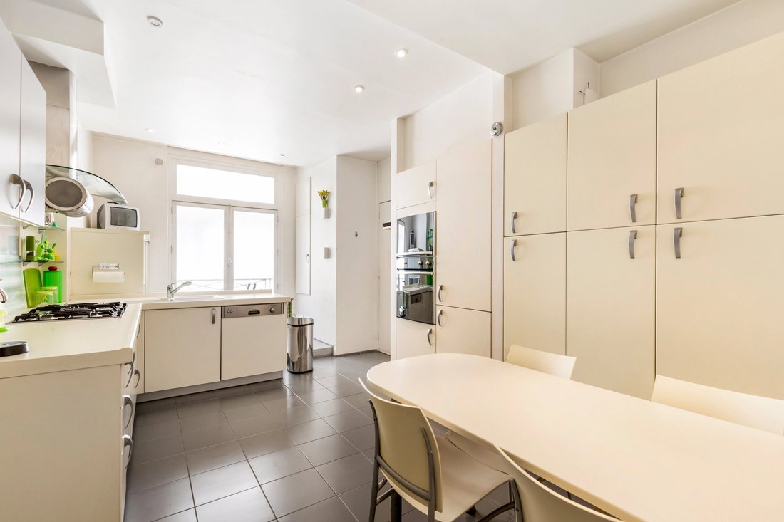 Paris 8th District Avenue Montaigne In Paris, France For Sale (13969829)