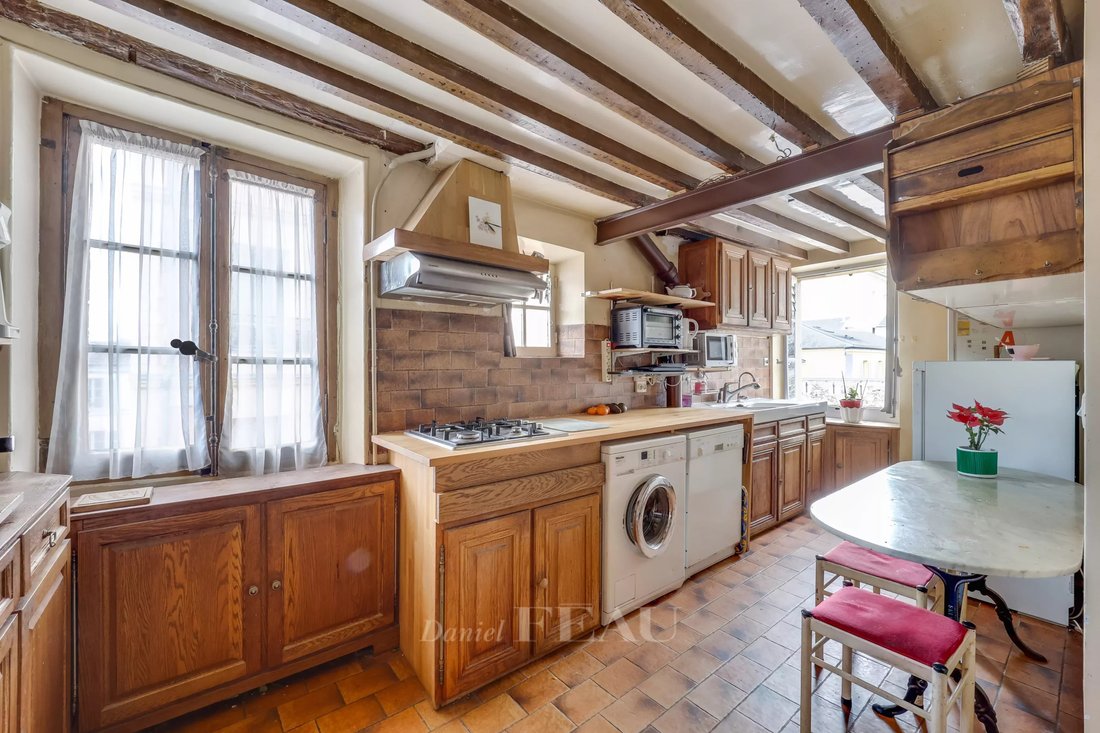 Versailles An Elegant 3/4 Bed Apartment In Versailles, France For