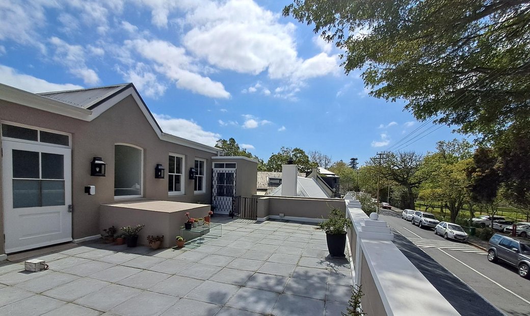 It’s Time This Unique Property In In Cape Town, Western Cape, South