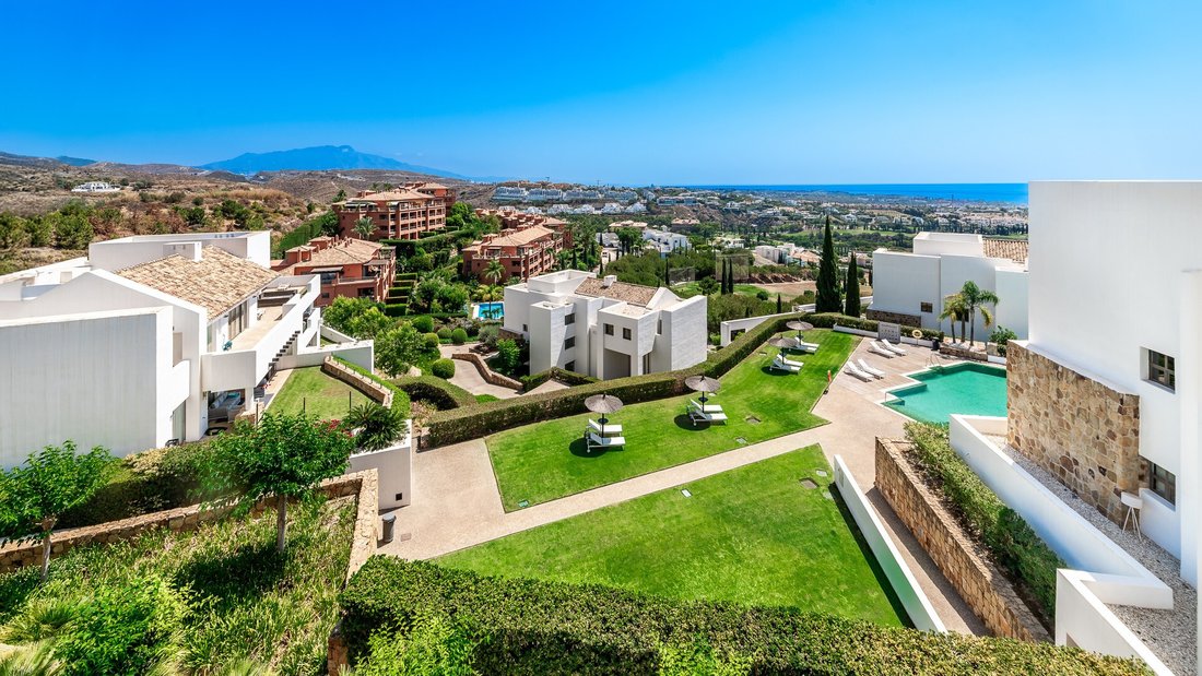 Penthouse in Benahavis, Andalusia, Spain 5 - 14710040