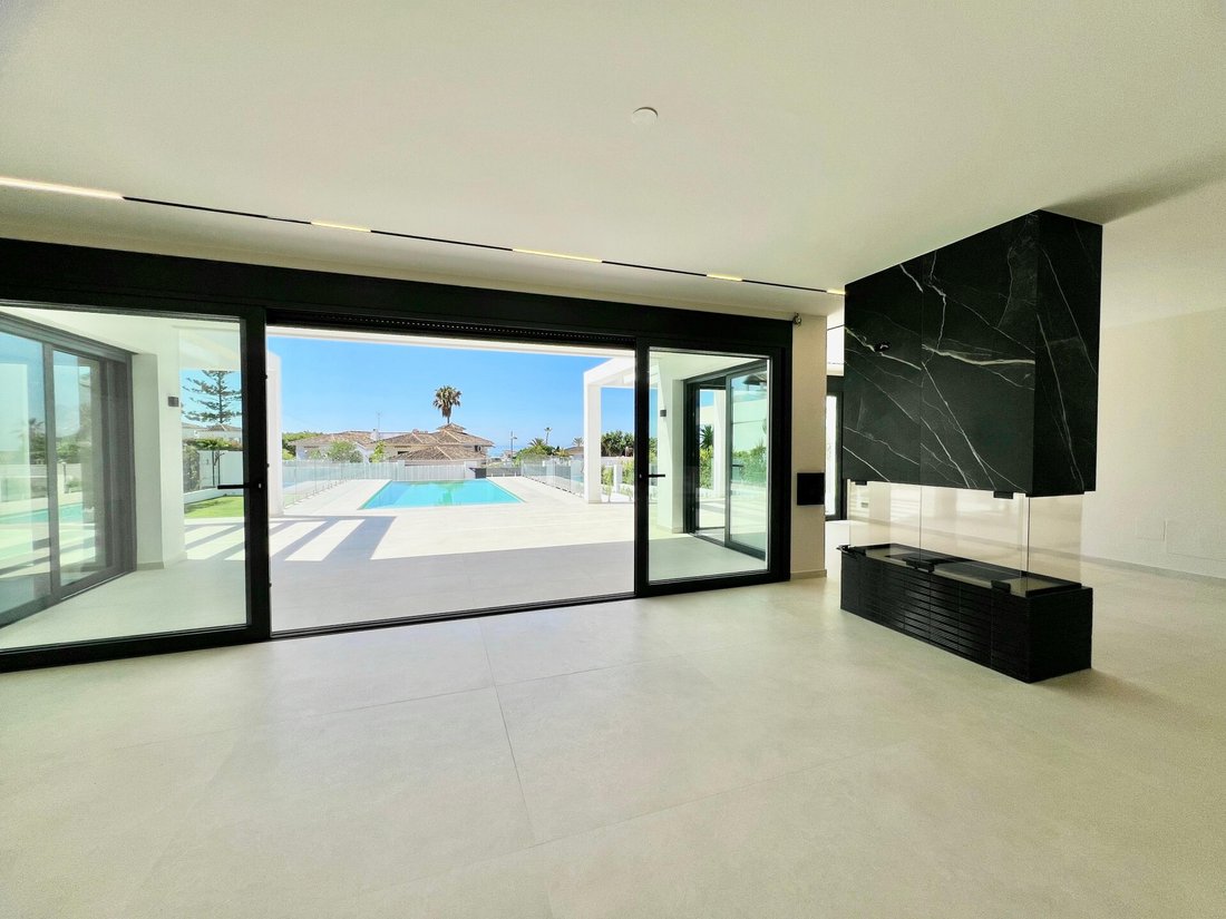 Villa in Elviria-Cabopino, Marbella, Spain 2 - 14710130