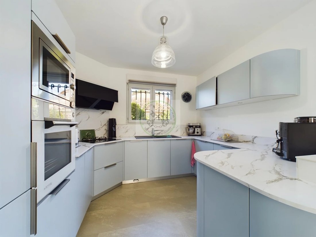 Fréjus House In Fréjus, Provence Alpes Côte D'azur, France For Sale