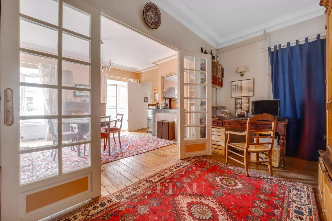 Versailles An Elegant 3/4 Bed Apartment In Versailles, France For