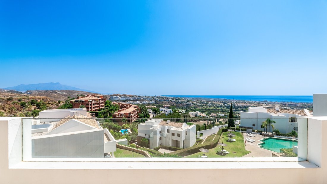 Penthouse in Benahavis, Andalusia, Spain 3 - 14710040