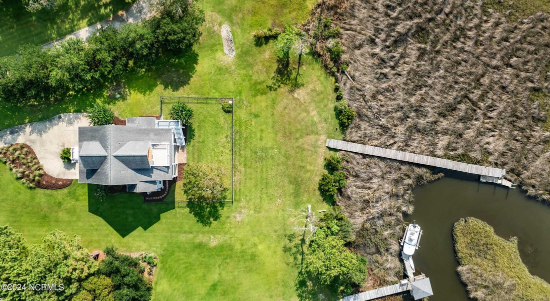 Waterfront Home In The Middle Of In Hampstead, North Carolina, United
