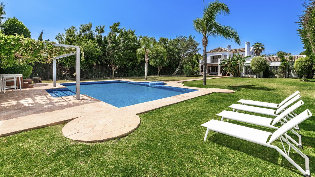 Villa in Guadalmina Alta, San Pedro de Alcantara, Spain 2 - 14709989