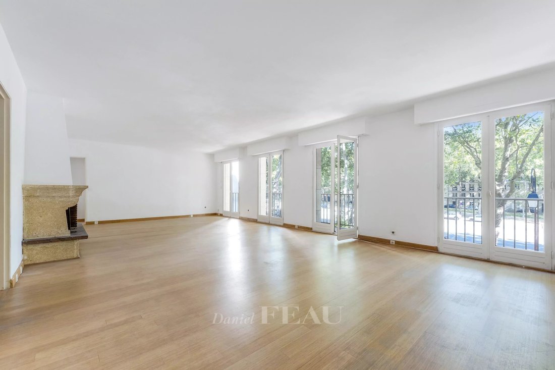 Versailles A 4/5 Bed Family Apartment In Versailles, France For Sale