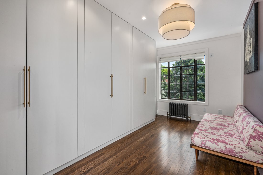 4 Dartmouth St. 31,Queens, Ny, 11375 In New York, New York, United