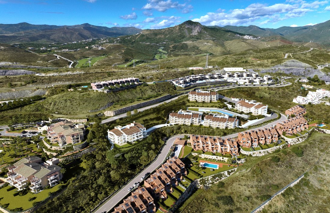 Apartment in El Paraíso, Benahavis, Spain 2 - 14710017