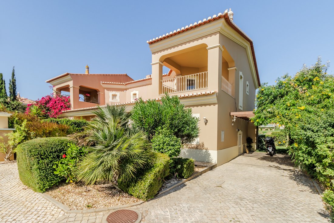 Villa in Sao Goncalo de Lagos, Algarve, Portugal 1 - 14710756