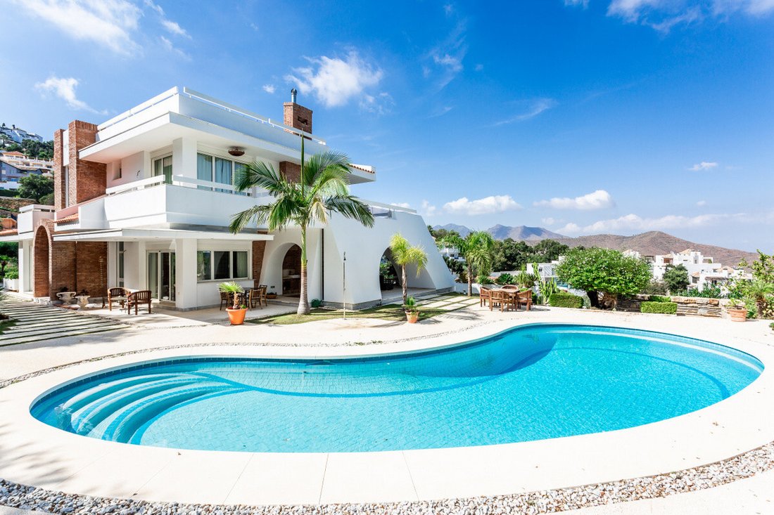 Villa in Elviria-Cabopino, Marbella, Spain 1 - 14709520