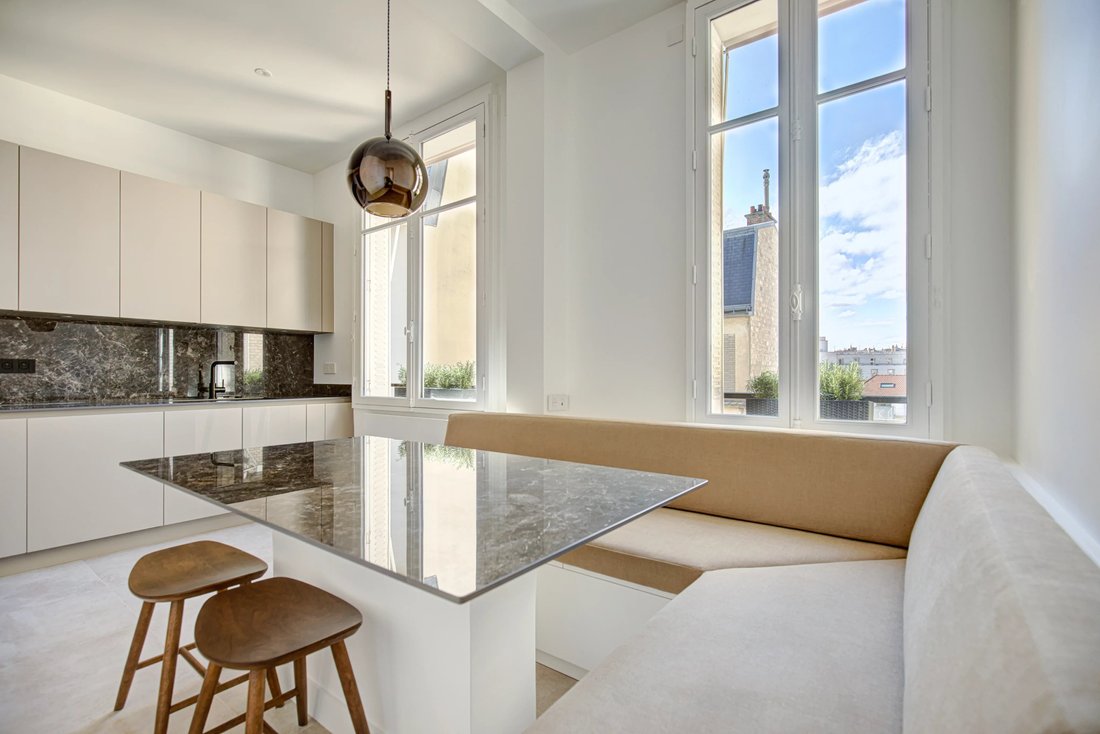 Paris 16th District A Meticulously Renovated 2/3 Bed In Paris, France