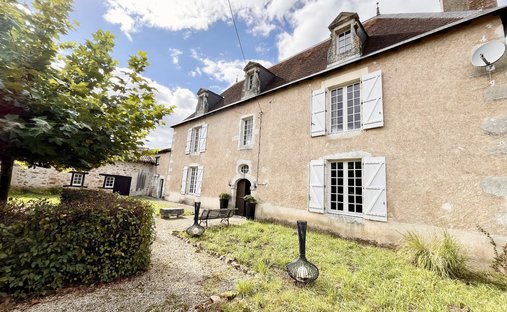 House in Luchapt, Nouvelle-Aquitaine, France 1