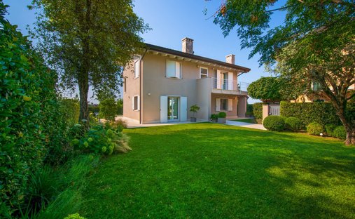 Villa in Negrar di Valpolicella, Veneto, Italy 1