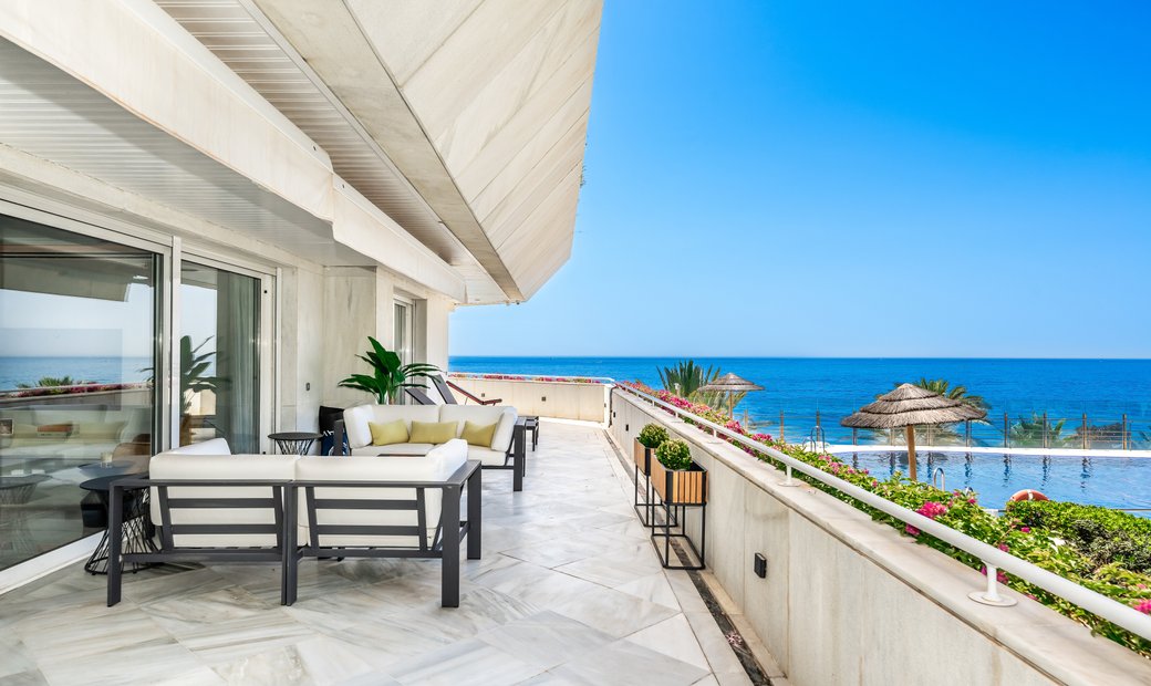 Curated visual reference: Th Floor Oceanfront Apartments Reference: Luxurious Beachfront Apartment In The In Golden Mile Andalusia Spain