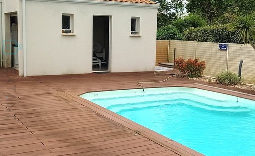 Castle for Sale in Le Gua, Nouvelle-Aquitaine, France