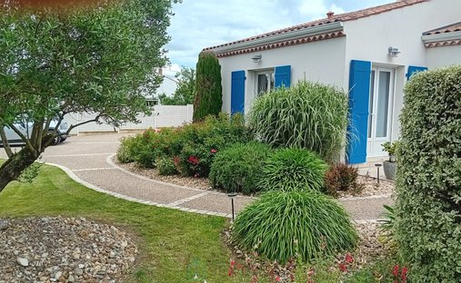 Castle for Sale in Le Gua, Nouvelle-Aquitaine, France