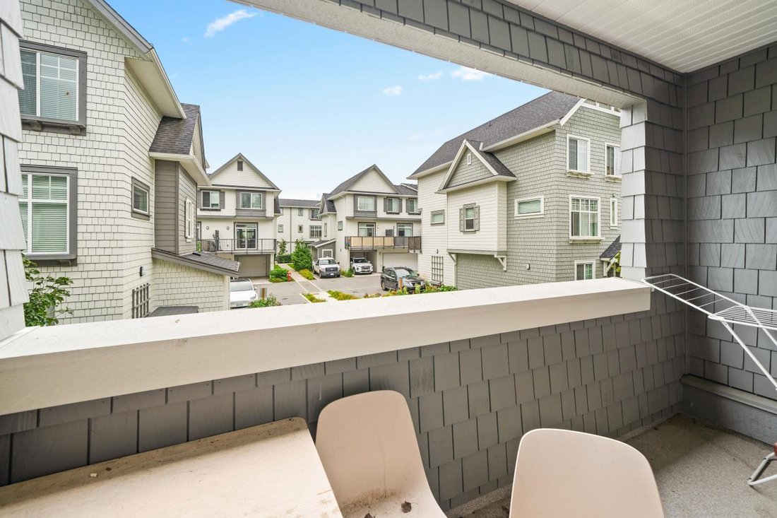 Townhouse in Surrey, British Columbia, Canada 3 - 14716497