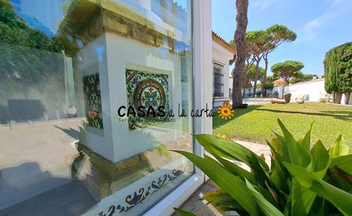 Chalet in Chiclana de la Frontera, Andalusia, Spain 1