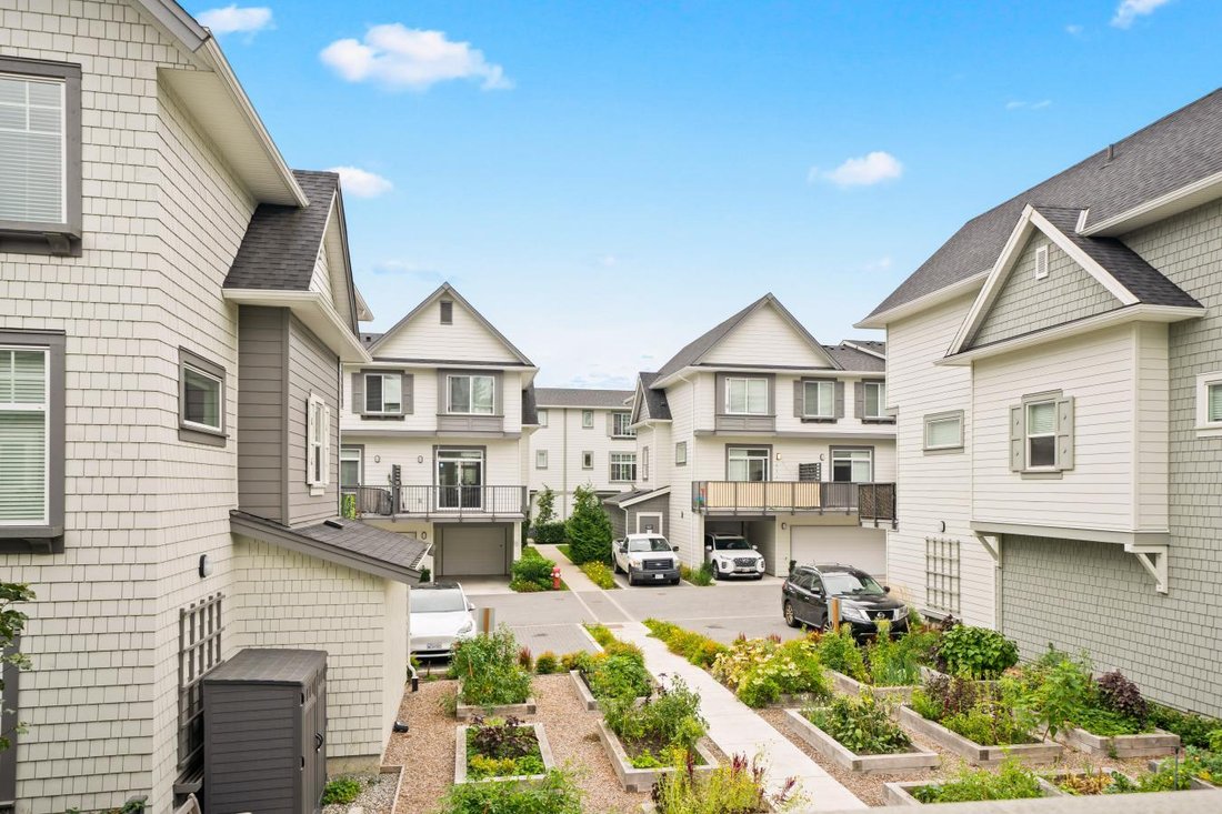 Townhouse in Surrey, British Columbia, Canada 4 - 14716497