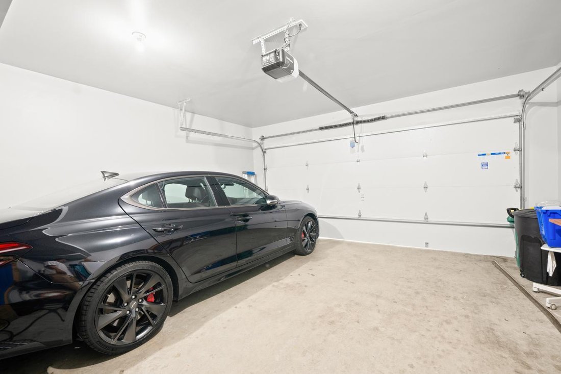 Townhouse in Surrey, British Columbia, Canada 2 - 14716497