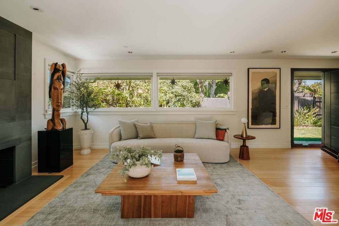 592 Entrada Dr In Santa Monica, California, United States For Sale
