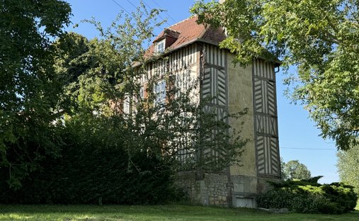 2h From Paris, In The Heart Of The Pays D’auge Area. A Listed 16th /18th Century Chateau Set In Abou