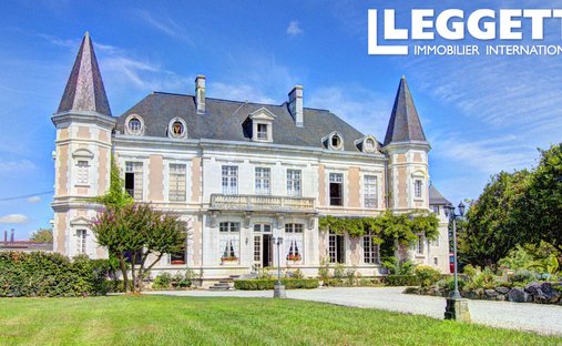 Castle in Navarrenx, Nouvelle-Aquitaine, France 1