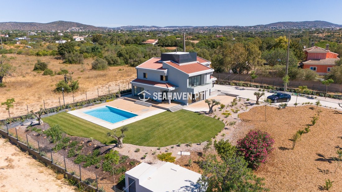 Villa in Quarteira, Algarve, Portugal 1 - 14724485