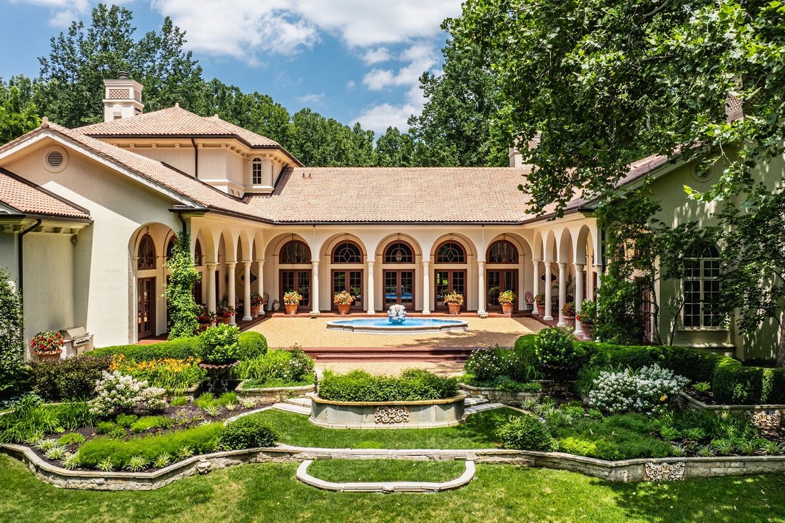 House in Indianapolis, Indiana, United States 2 - 14724275