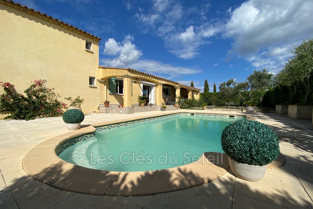 Villa in Besse-sur-Issole, Provence-Alpes-Côte d'Azur, France 1 - 14728442