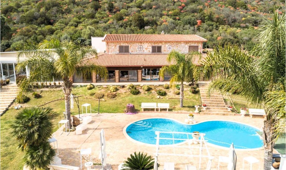 Villa in Uta, Sardinia, Italy 1 - 14726497