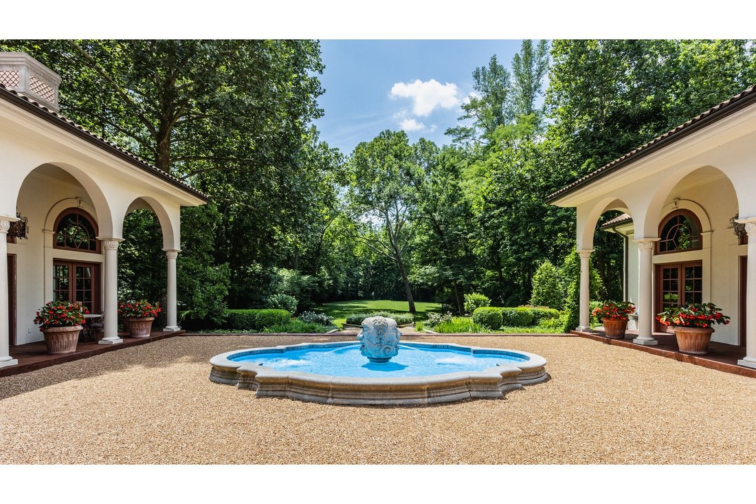 House in Indianapolis, Indiana, United States 3 - 14724275