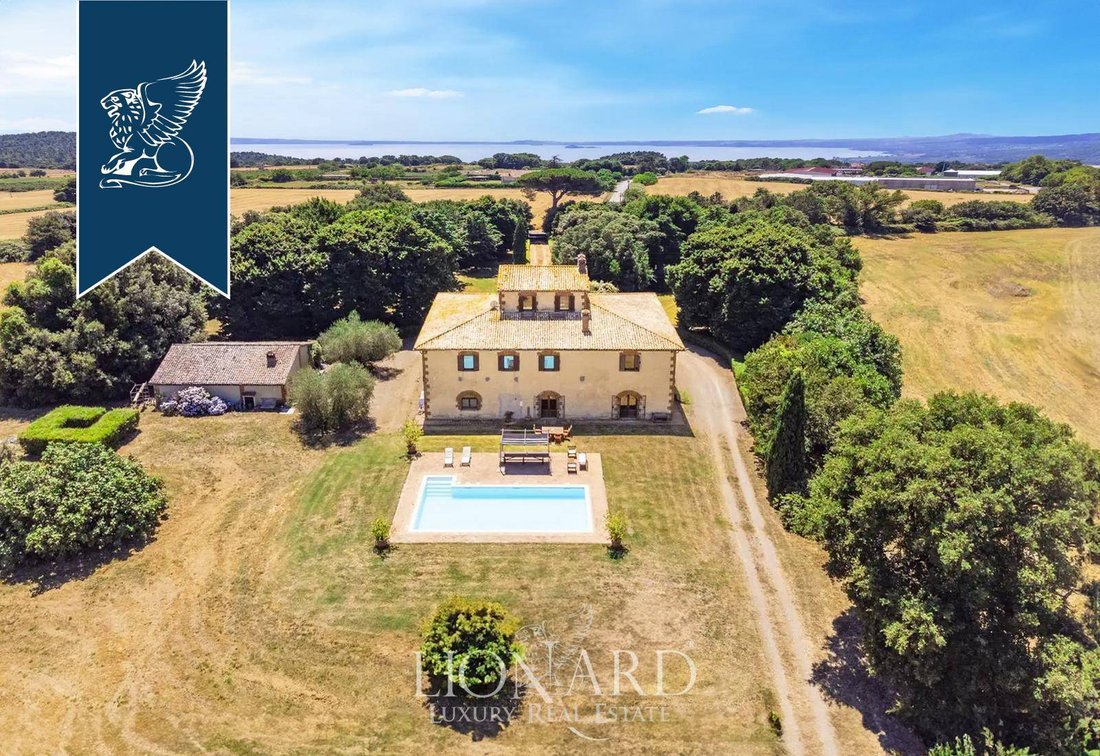 Villa in San Lorenzo Nuovo, Lazio, Italy 1 - 14736652