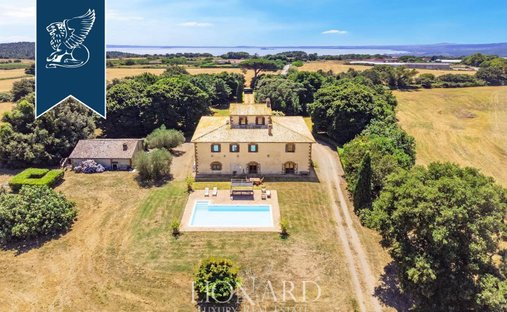 Villa in San Lorenzo Nuovo, Lazio, Italy 1