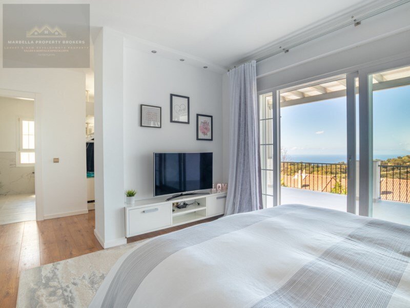 Semi Detached House 4 Bedrooms Sale Marbella In Marbella, Andalusia