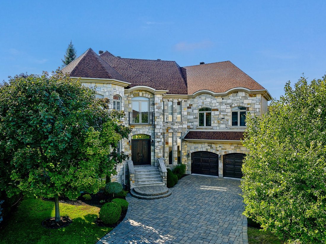 Montral (Saint Laurent), Qubec In Montréal, Quebec, Canada For Sale