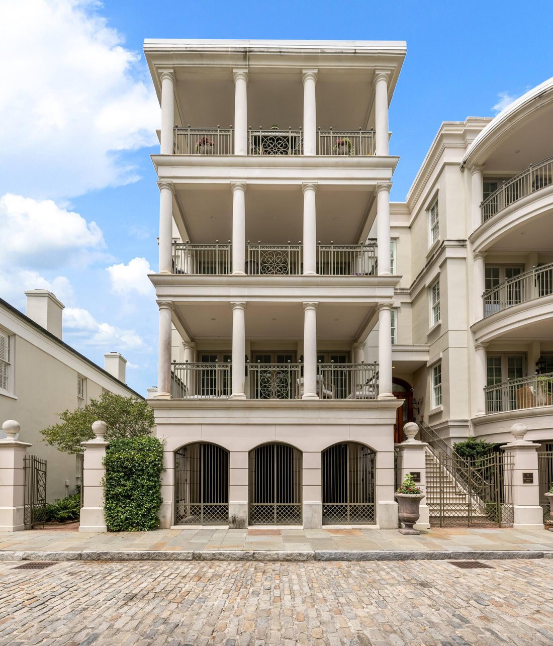Elegant Penthouse Level Apartment In Charleston, South Carolina, United ...