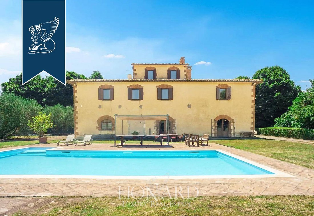 Villa in San Lorenzo Nuovo, Lazio, Italy 4 - 14736652