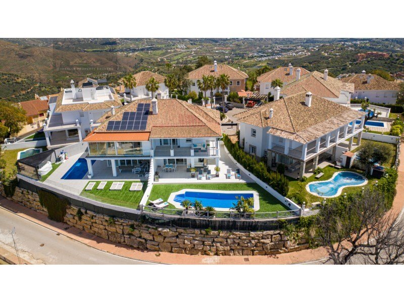 Semi Detached House 4 Bedrooms Sale Marbella In Marbella, Andalusia