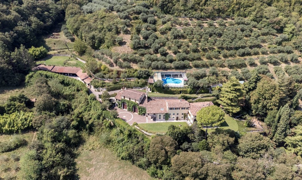 Country Villa With Estate On Verona Hills In Quinto, Italy For