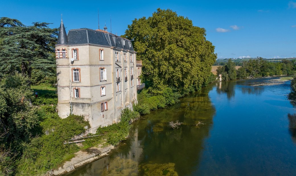 Riverside Chateau With Pool, 10 Acres Plot, In Calmont, Occitanie