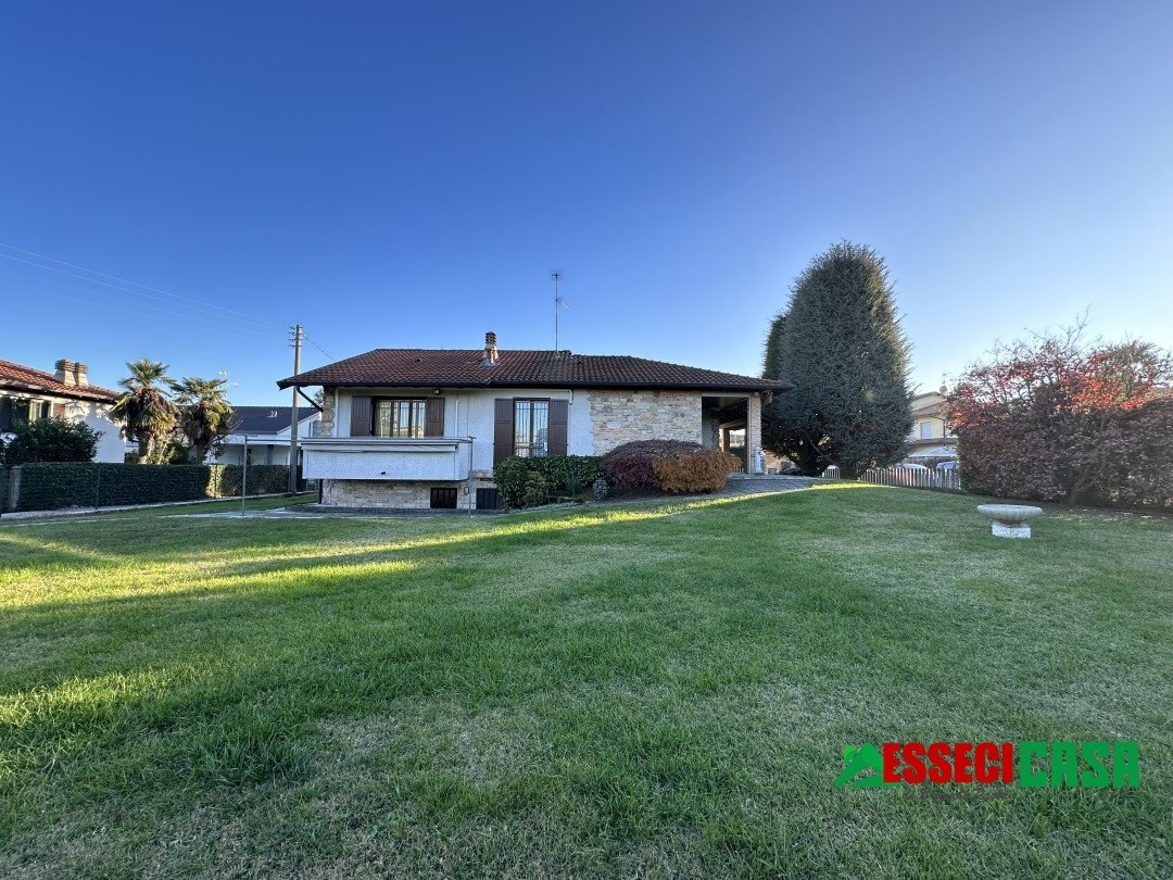 Villa in Casirate d'Adda, Lombardy, Italy 1 - 14736471