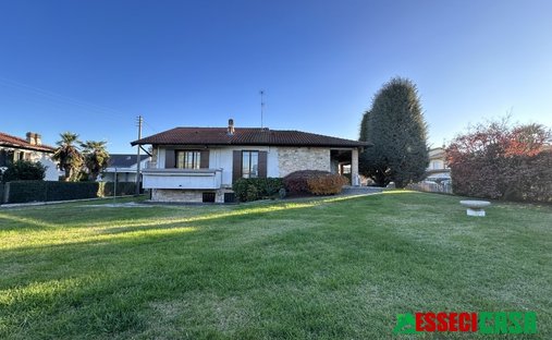 Villa in Casirate d'Adda, Lombardy, Italy 1