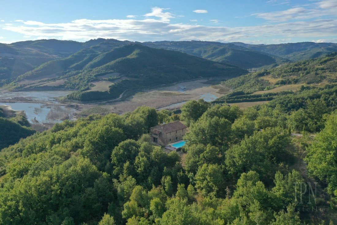 Villa in Gubbio, Umbria, Italy 1 - 13924218