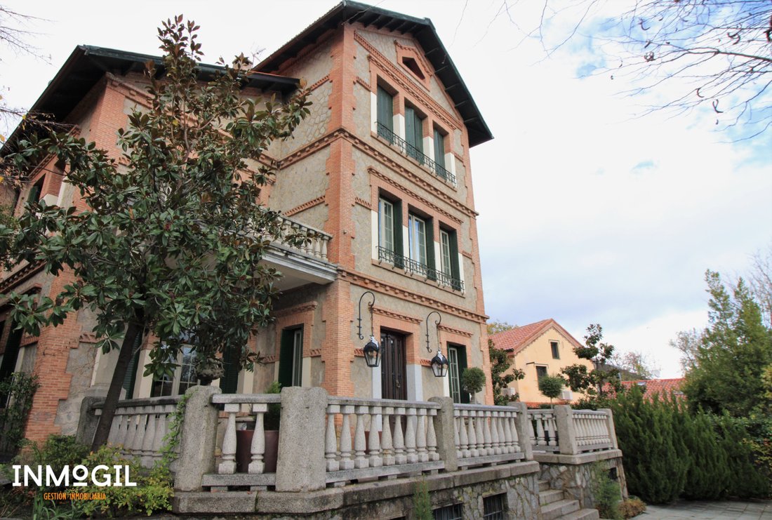 Villa in San Lorenzo de El Escorial, Community of Madrid, Spain 1 - 14738547