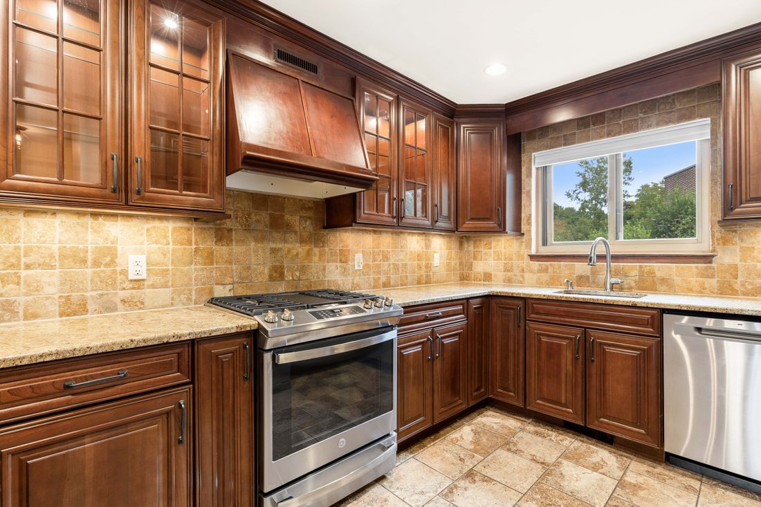 Home To This Beautiful Townhouse In Chappaqua, New York, United