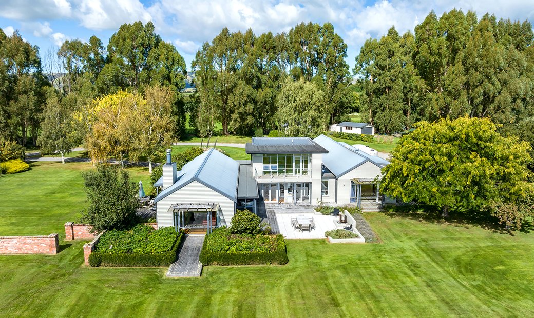 136 H Inekaura Road In Dyerville, Wellington, New Zealand For Sale
