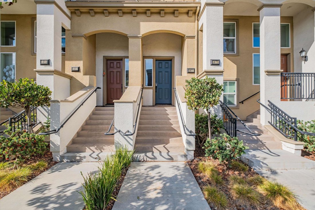 Prime Contemporary Townhome Style Condo In Newark, California, United