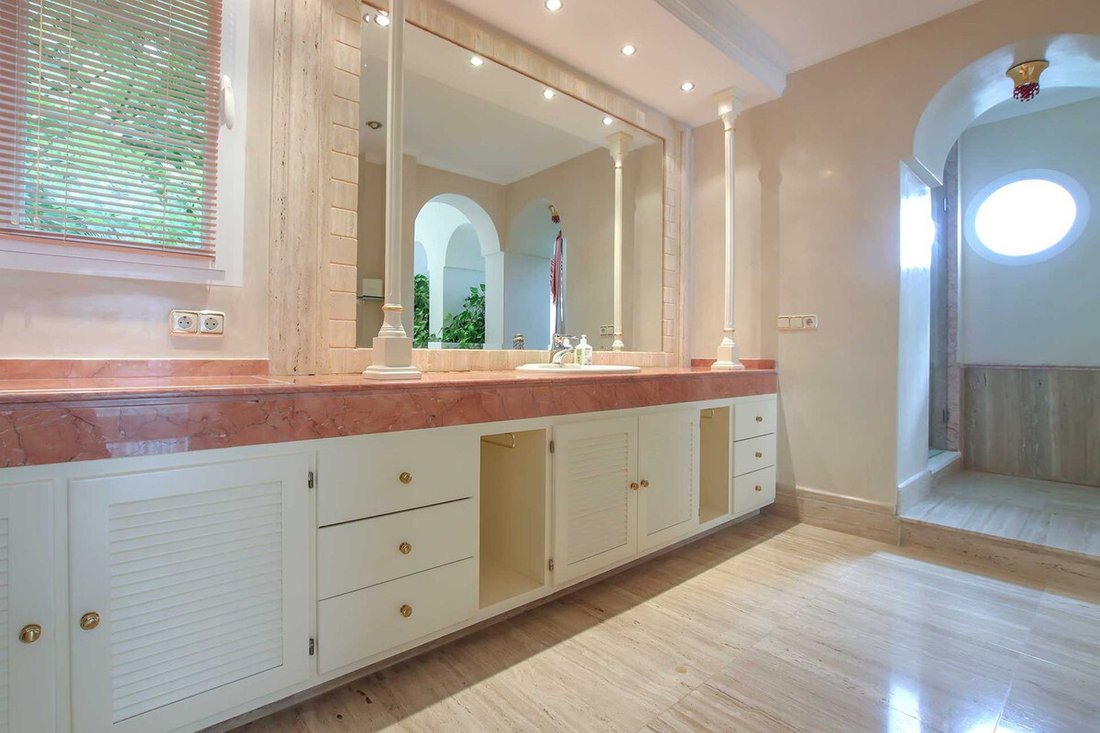 Villa in Marbella, Andalusia, Spain 5 - 14743072